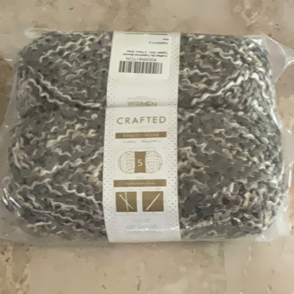Craft Gray and White Boucle Yarn 400g Pack